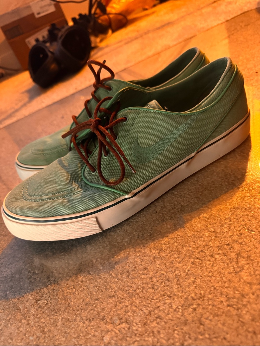 Nike Men’s Mint Janoski Low-Top Sneakers